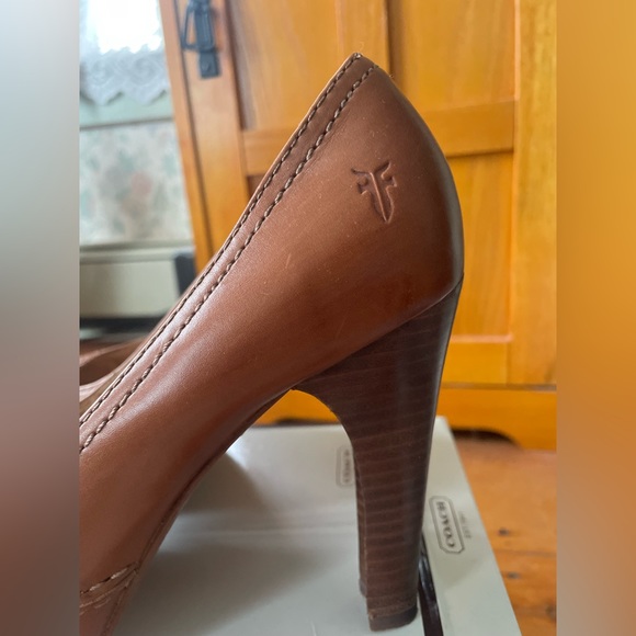 FRYE Anna Pumps / Size 6.5 - Picture 9 of 11